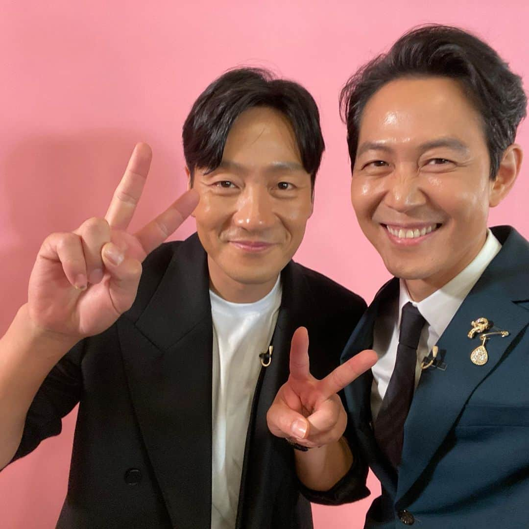 イ・ジョンジェさんのインスタグラム写真 - (イ・ジョンジェInstagram)「#박해수 #이정재 #squidgame  #FallonTonight #leejungjae」10月8日 11時23分 - from_jjlee