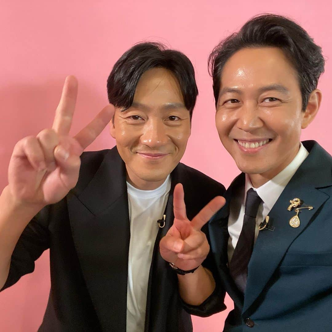 イ・ジョンジェさんのインスタグラム写真 - (イ・ジョンジェInstagram)「#박해수 #이정재 #squidgame  #FallonTonight #leejungjae」10月8日 11時23分 - from_jjlee