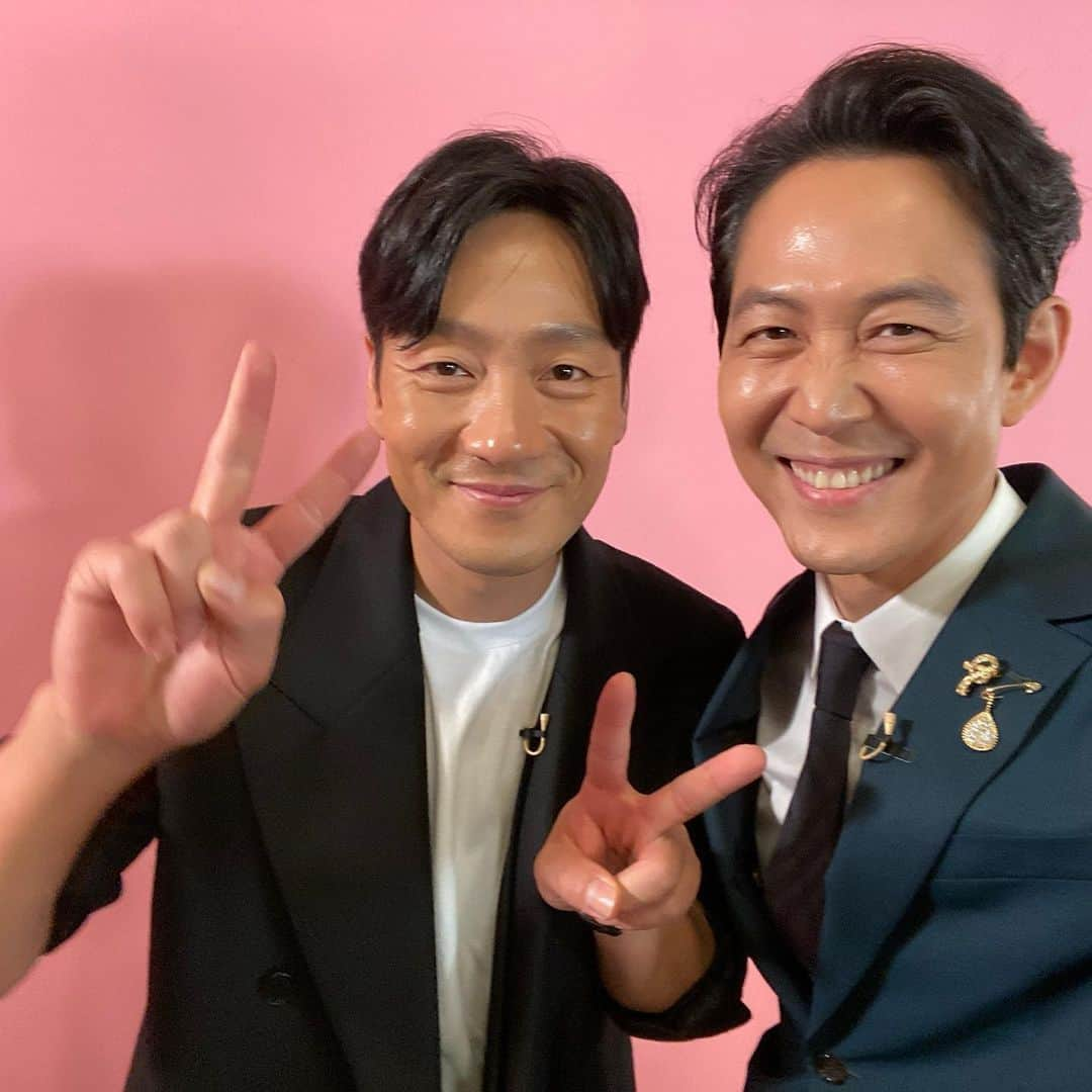 イ・ジョンジェさんのインスタグラム写真 - (イ・ジョンジェInstagram)「#박해수 #이정재 #squidgame  #FallonTonight #leejungjae」10月8日 11時23分 - from_jjlee