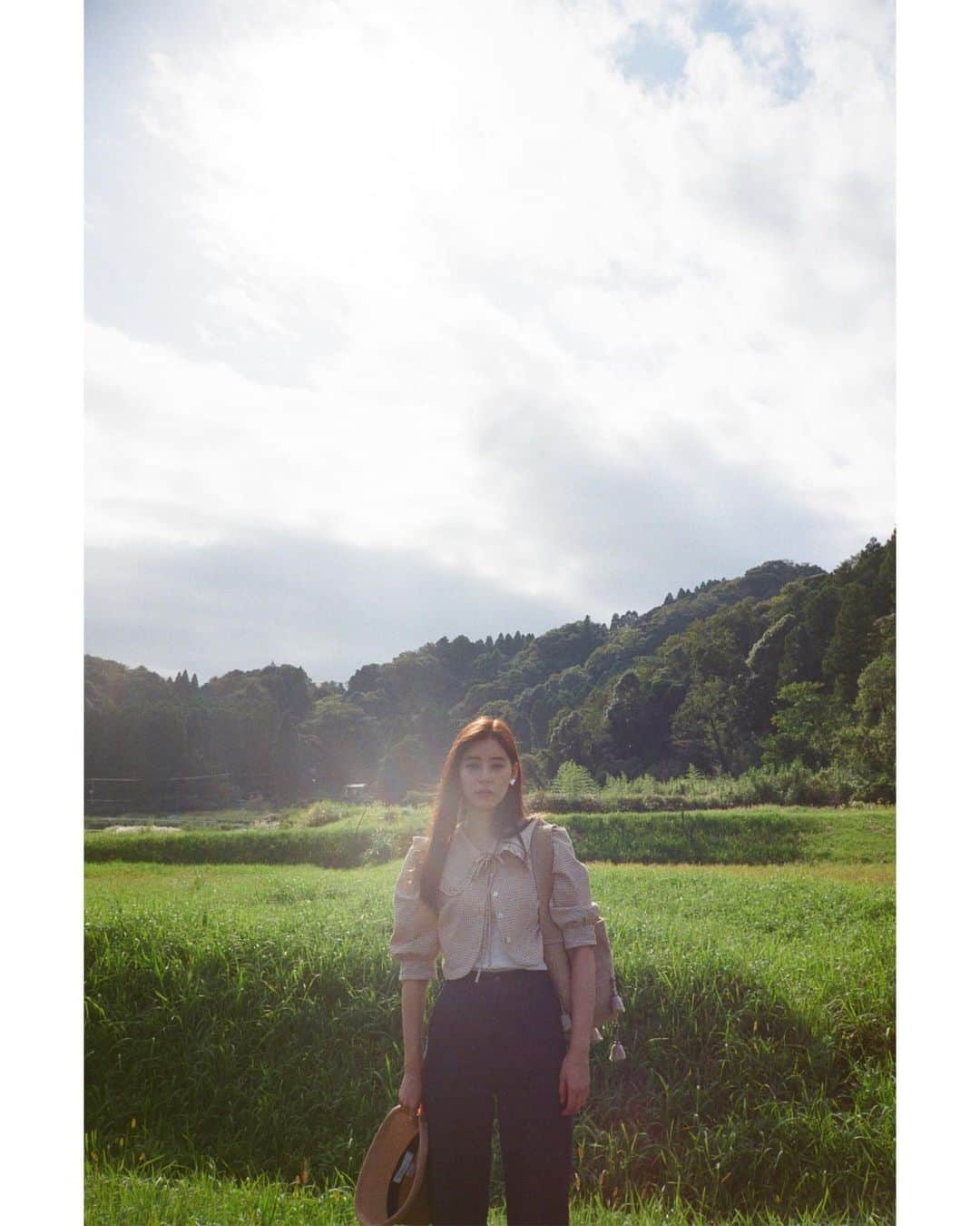 新木優子さんのインスタグラム写真 - (新木優子Instagram)「photo by まりちゃん  私服 tops : zara denim : @yanuk_official × @sadamayumi  shoes : @hyke_official」10月8日 12時20分 - yuuuuukko_