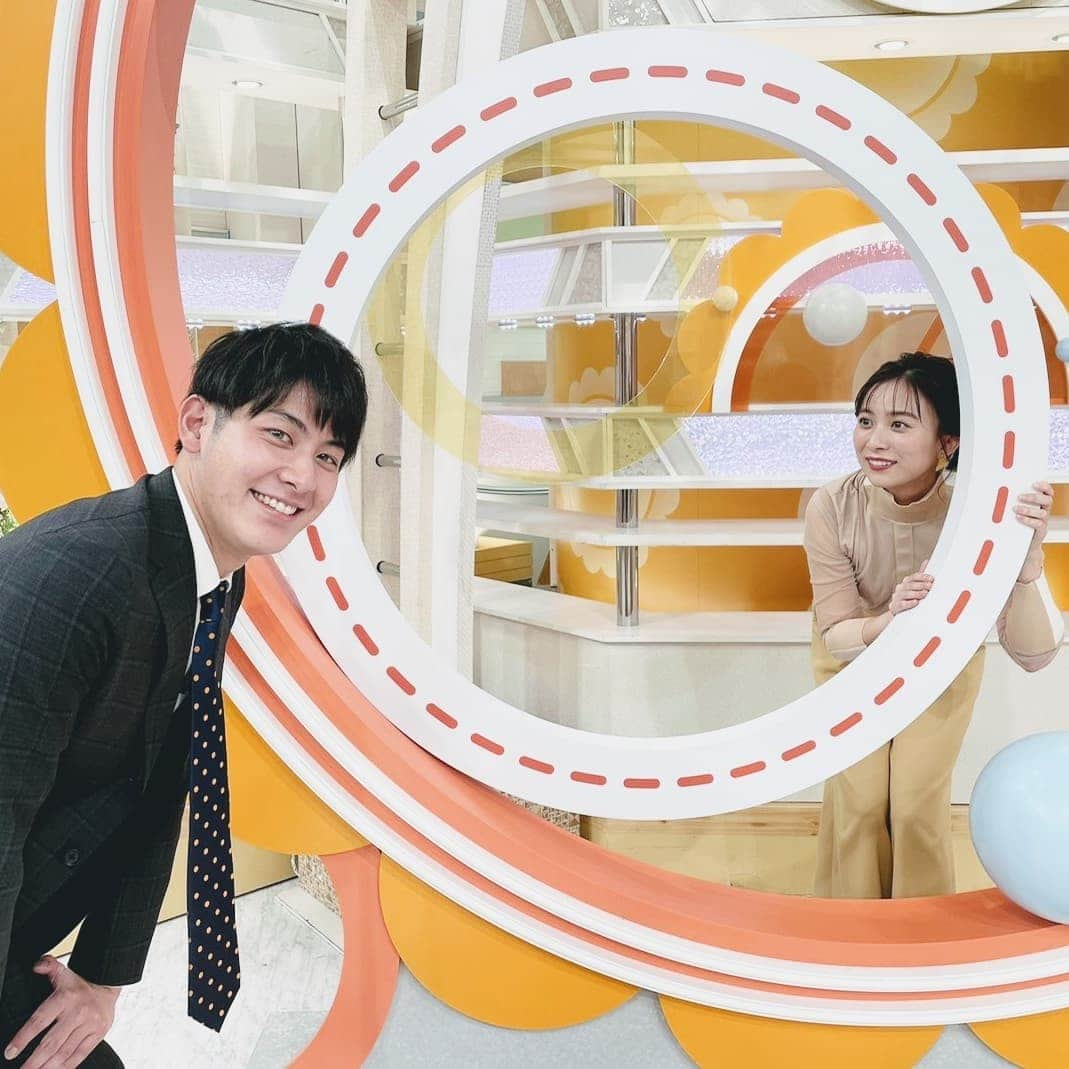 テレビ朝日「グッド！モーニング」さんのインスタグラム写真 - (テレビ朝日「グッド！モーニング」Instagram)「1週間グッド！モーニングをご覧いただきありがとうございました🌼  昨晩の地震は被害ありませんでしたでしょうか？ かなり大きく揺れたので怖かったですね。。今朝は一部OAの内容を変更してお伝えしました。  今週はグッド！モーニングにとって新たなスタートとなりましたが、無事に終えられてホッとしています。  草薙&山本の同期ペアをパシャリ📸してもらいました✨  先月まで日曜朝の『応援宣言』で共演していた2人。ソーシャルディスタンスを気にしながらのハートマークだそうです❤❤ 内定者時代からプライベートでも仲良しの2人です！番組内でも掛け合いがみられてるといいですね🥺  またまた同期スタッフの更新でした🙇 来週も宜しくお願いします！  #草薙和輝  #山本雪乃  #グッド！モーニング」10月8日 12時40分 - good_morning_ex