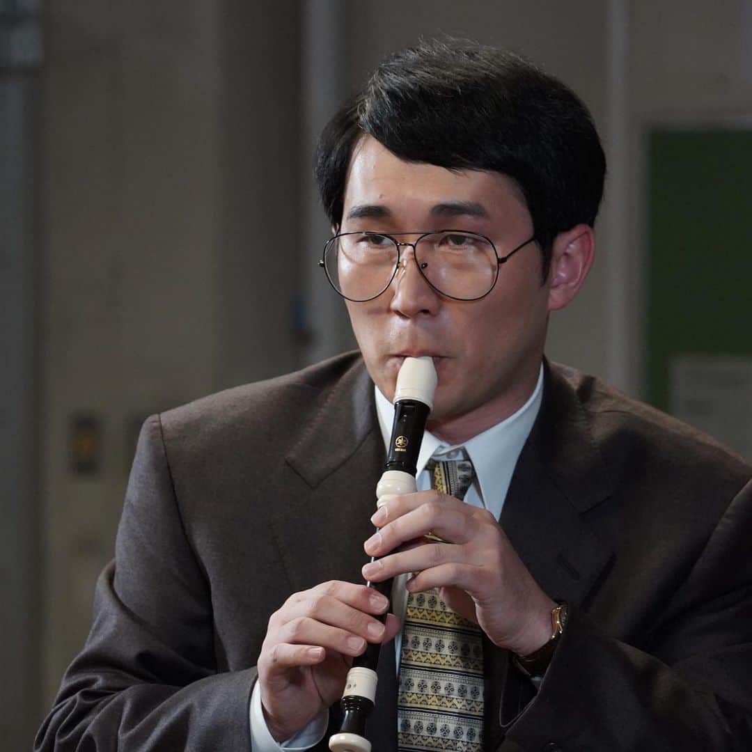 【公式】親バカ青春白書さんのインスタグラム写真 - (【公式】親バカ青春白書Instagram)「今夜、ダディになってたお父さんが長髪先生になります。  霊媒師はリコーダーを吹きます。  医者は竹刀を愛用してます。  今夜9時。」10月8日 12時50分 - oyabaka_ntv