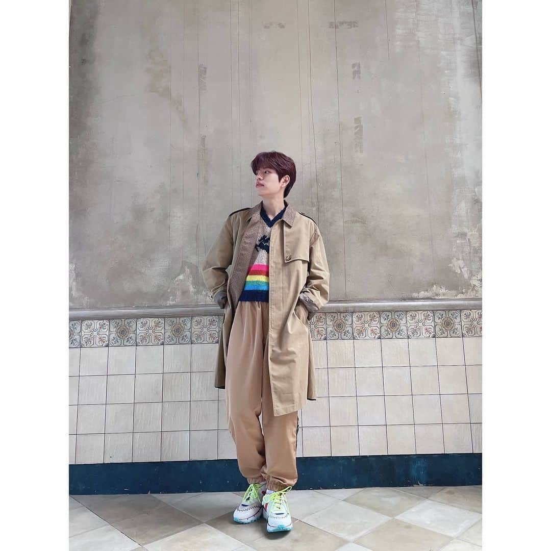 Stray Kidsさんのインスタグラム写真 - (Stray KidsInstagram)「#ETRO 🤍🤍 #싱글즈   #광고 #승스타그램」10月8日 13時37分 - realstraykids