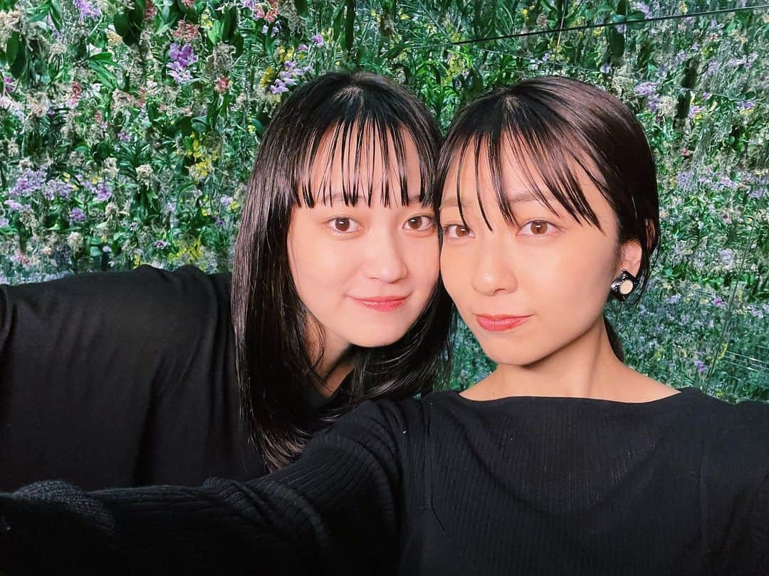 小島梨里杏さんのインスタグラム写真 - (小島梨里杏Instagram)「🤍🖤💚  久々のこういう写真、 みゆと〜。  #笑いが絶えません #ふざけてばっかりでごめん #もう出逢って6年 #はやいねぇ #表高の時からずっとすき #だいすき  みんなにもまた元気に会いたいです。  🤍🖤💚」10月8日 13時49分 - r_riria