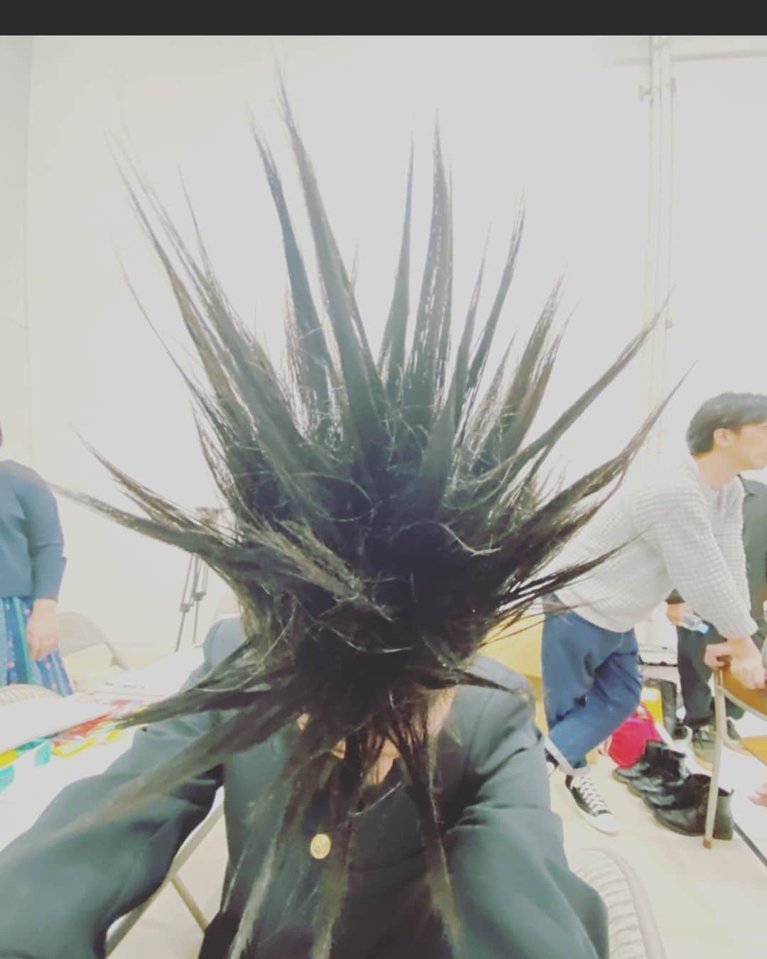 伊藤健太郎のインスタグラム：「もう間も無くですね！  是非ともご覧下さい👊  ツンツンの中はこんな感じでした。。  kentaro」