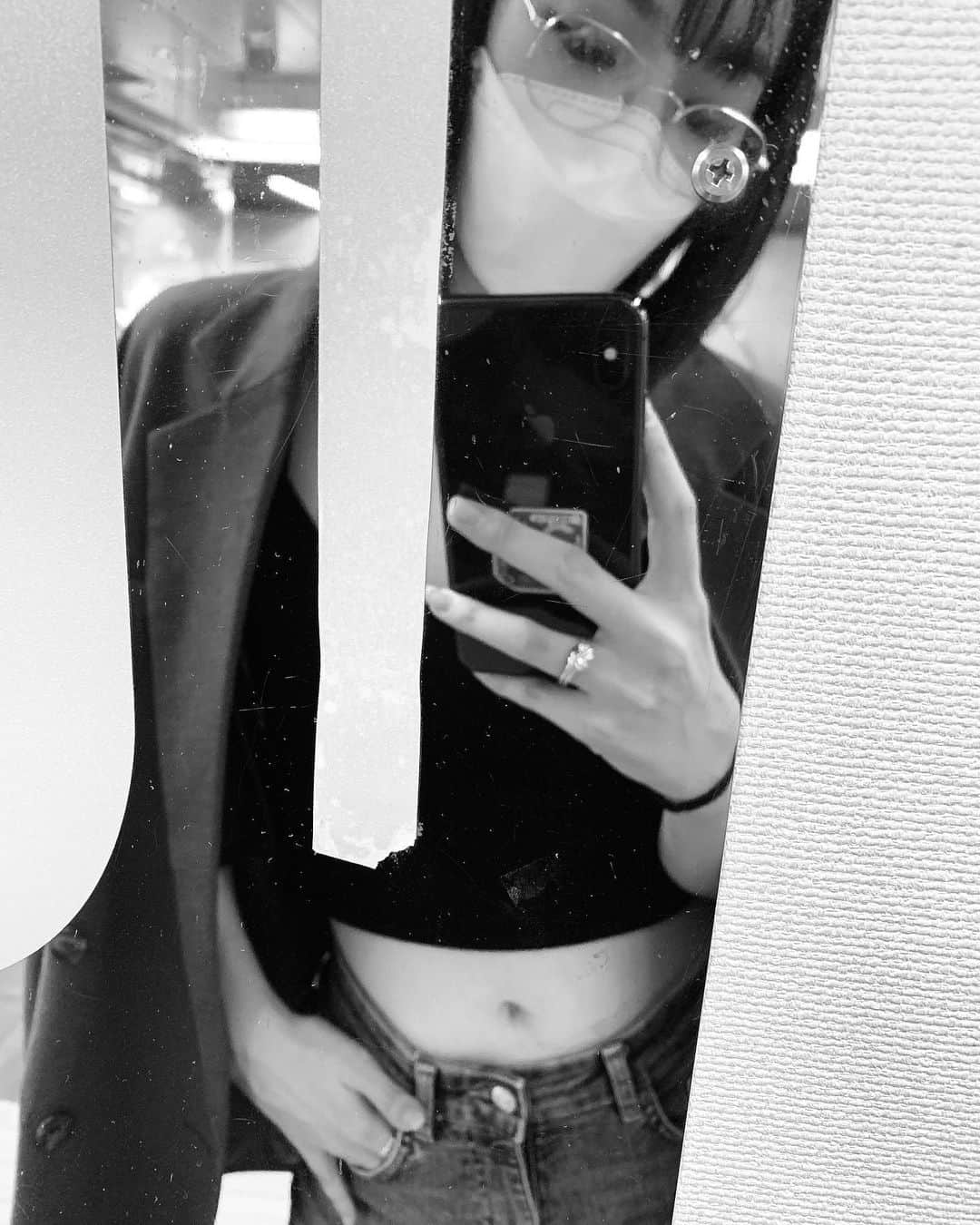 重留真波のインスタグラム：「🖤📸」