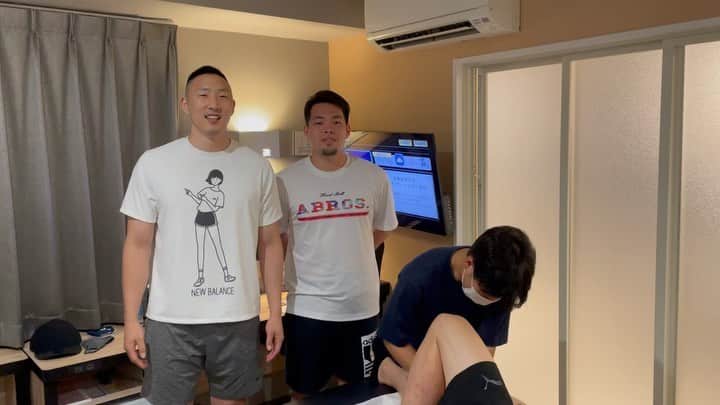 のインスタグラム：「＊＊＊ 明日15時から浦添市民体育館で 琉球コラソンと試合です❗️❗️ 連敗から抜けられるように みんなで頑張ります💪 浦添市出身の川上も地元で 活躍してくれると思います✨ 応援ゆたしくうにげーさびら🙇🏻‍♂️ @kawakami_shota #湧永レオリック #HANDBALL #ハンドボール #JHL #日本ハンドボールリーグ」