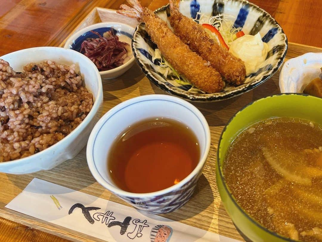 石橋杏奈のインスタグラム：「たまーに @andanchi.0901 美味しくて前向きになれるご飯です 外にはヤギさんもいて娘はいつも大喜び🙋🏼‍♀️  妊娠中は時間がたっぷりあったのでこちらの寝かせ玄米教室に行ったりしてました もちもちでとっても美味しいです  東京に住んでたころ @yuwaeru_honten にはたまーに行ってましたが 仙台でも寝かせ玄米が食べられて嬉しいです🌤  #結わえる #あんだんち食堂 #寝かせ玄米」