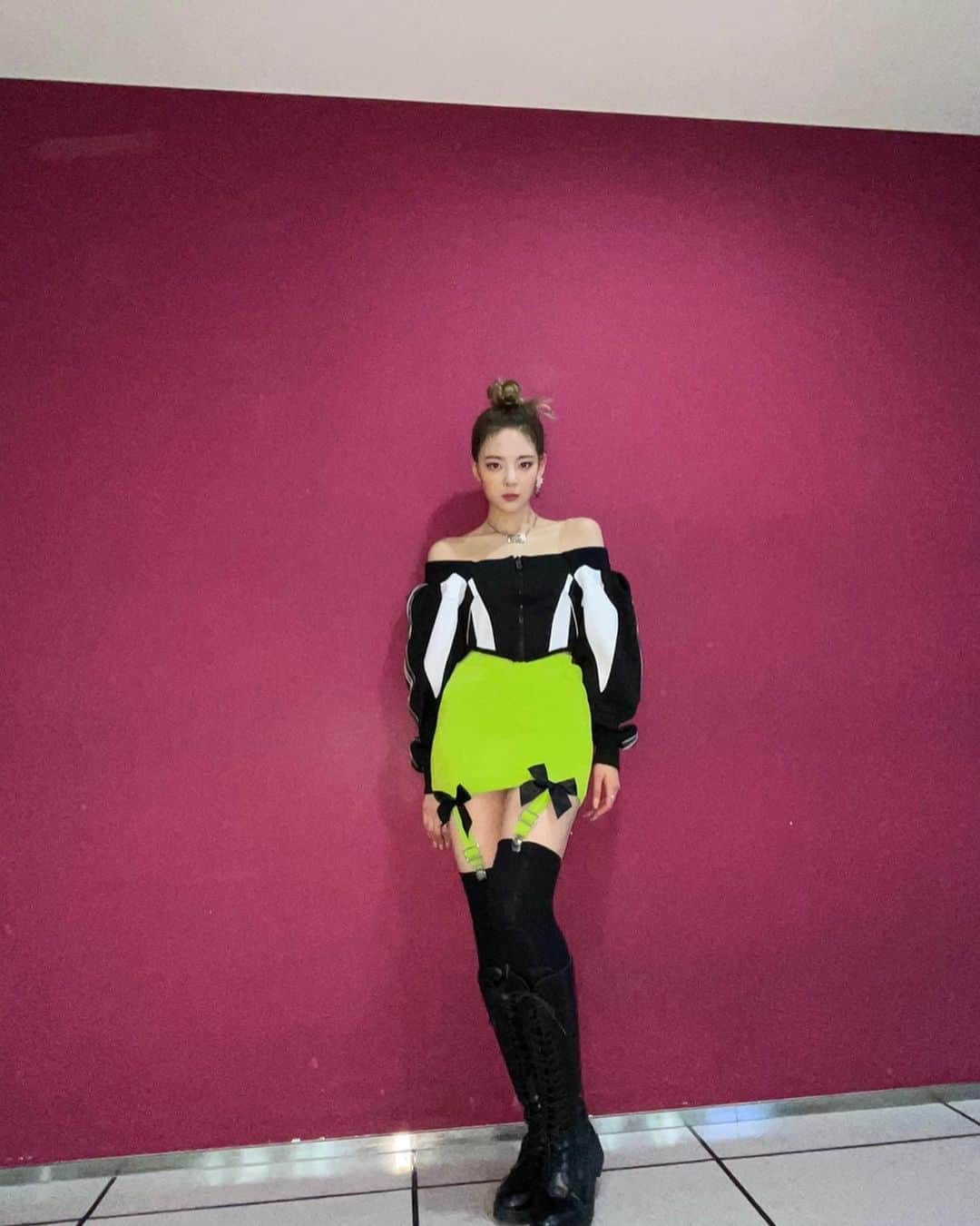 ITZYさんのインスタグラム写真 - (ITZYInstagram)「Was also my fav look hehe…🙈💚」10月8日 16時28分 - itzy.all.in.us
