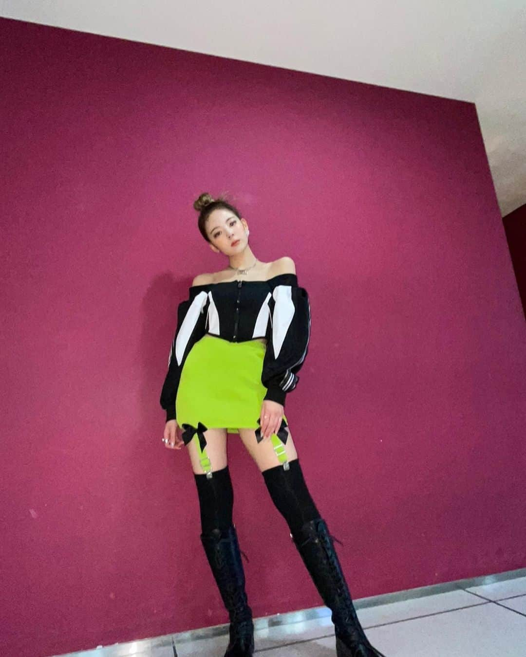 ITZYさんのインスタグラム写真 - (ITZYInstagram)「Was also my fav look hehe…🙈💚」10月8日 16時28分 - itzy.all.in.us