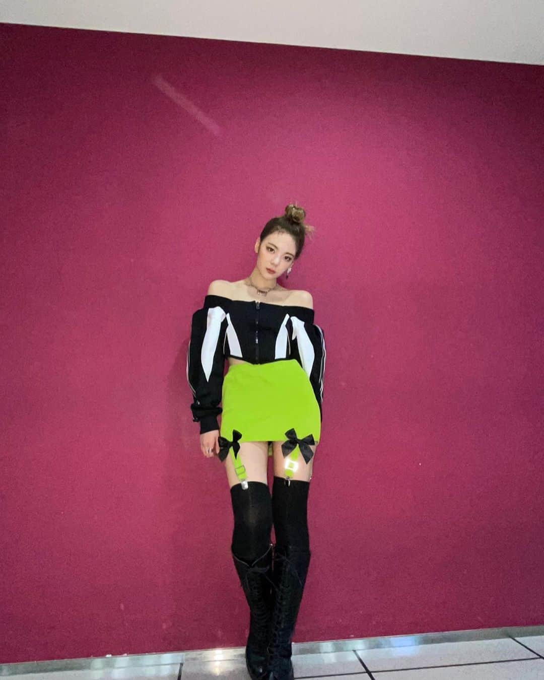 ITZYさんのインスタグラム写真 - (ITZYInstagram)「Was also my fav look hehe…🙈💚」10月8日 16時28分 - itzy.all.in.us