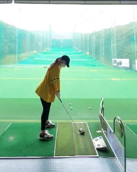 ペク・アヨンのインスタグラム：「또옥-! 딱-! ⛳️🏌🏻‍♀️#골린이」