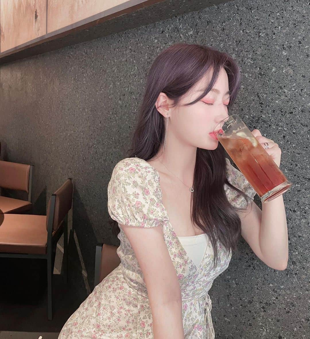 キム・チョンアさんのインスタグラム写真 - (キム・チョンアInstagram)「오랜만에 성수 왔다가 낮술 🍻 닭특수부위 중에 원탑!!!존맛탱  송강도 웨이팅한 이유를 알겠담☺️  #송계옥」10月8日 17時45分 - 94_j.a