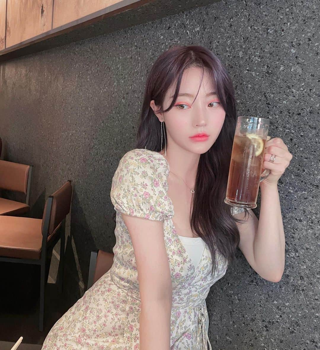 キム・チョンアさんのインスタグラム写真 - (キム・チョンアInstagram)「오랜만에 성수 왔다가 낮술 🍻 닭특수부위 중에 원탑!!!존맛탱  송강도 웨이팅한 이유를 알겠담☺️  #송계옥」10月8日 17時45分 - 94_j.a