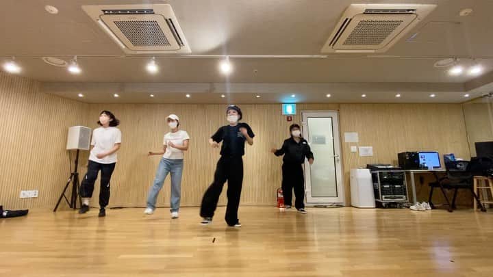 ソ・ウナのインスタグラム：「오랜만에 블랙아이드피쓰~~~🖤」