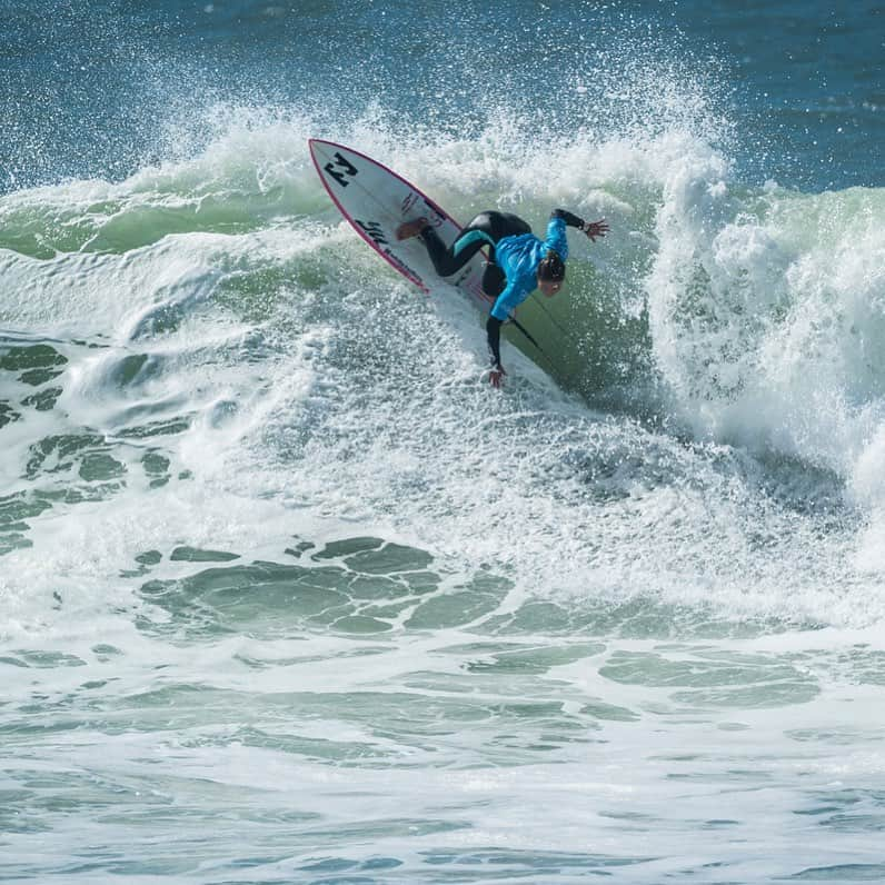 松田詩野さんのインスタグラム写真 - (松田詩野Instagram)「I'm enjoying my surfing in the good waves of Portugal. 🇵🇹💙 Onto the quarter finals💪🏻 @wsl   @billabongwomensjp @billabong_japan @whitebuffalo_official @fcs_japan @hlna.jp #yusurfboards #aerotech #maruhanichiro」10月9日 5時26分 - shinomatsuda