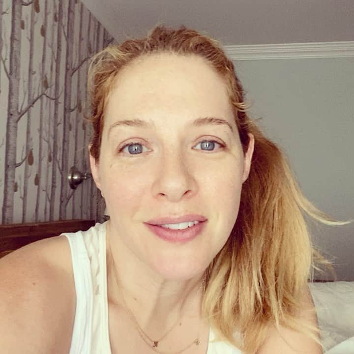 レイチェル・レフィブレのインスタグラム：「For the few of you who worry or anyone else who thinks showing vulnerability always means a person is “not okay.” 😉😘♥️」