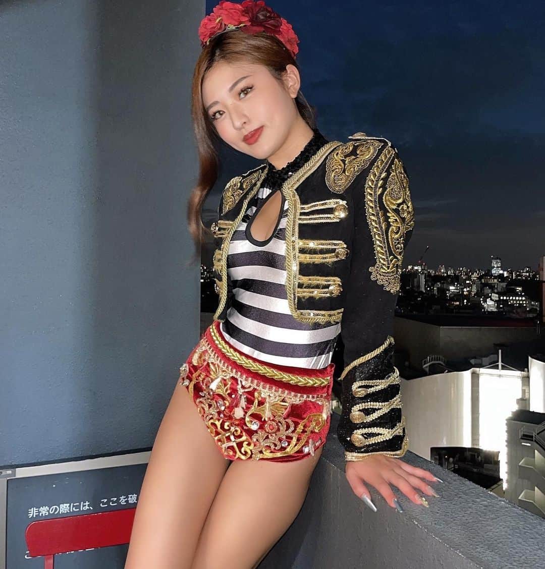 MIYABIのインスタグラム：「⚡️CYBERJAPAN DANCERS 公式 YouTube⚡️  日本のうす塩、アラブの黒トリュフ、韓国のハニーバター etc...ポテトチップ王国 アメリカのLay's のチップスなどなど、 是非、皆さんも日本と海外のポテチを食べ比べてみてくださいね💜  みやびは韓国の甘いポテチが好きだったなぁ🤤  YouTubeの方にもコメントたくさんお待ちしてます💖  ▶️ https://youtu.be/aA6xHjdulc8  #cyberjapandancers #サイバージャパンダンサーズ #cjd_miyabi #ミヤビーム  #youtube」