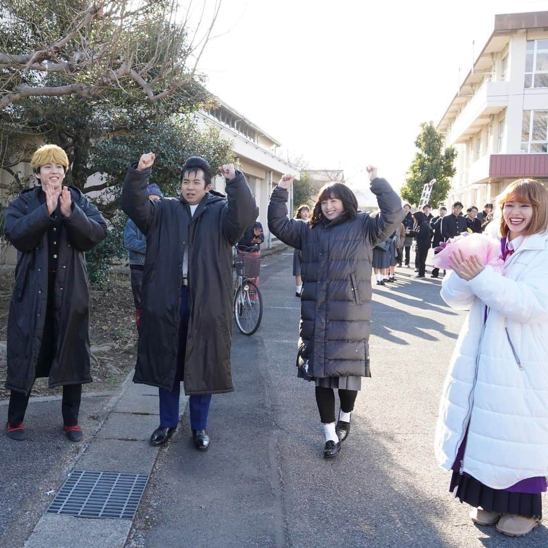 日本テレビ「今日から俺は‼︎」さんのインスタグラム写真 - (日本テレビ「今日から俺は‼︎」Instagram)「劇場版クランクアップの瞬間。  あとは、放送を楽しんでください〜👋」10月8日 20時57分 - kyoukaraoreha_ntv