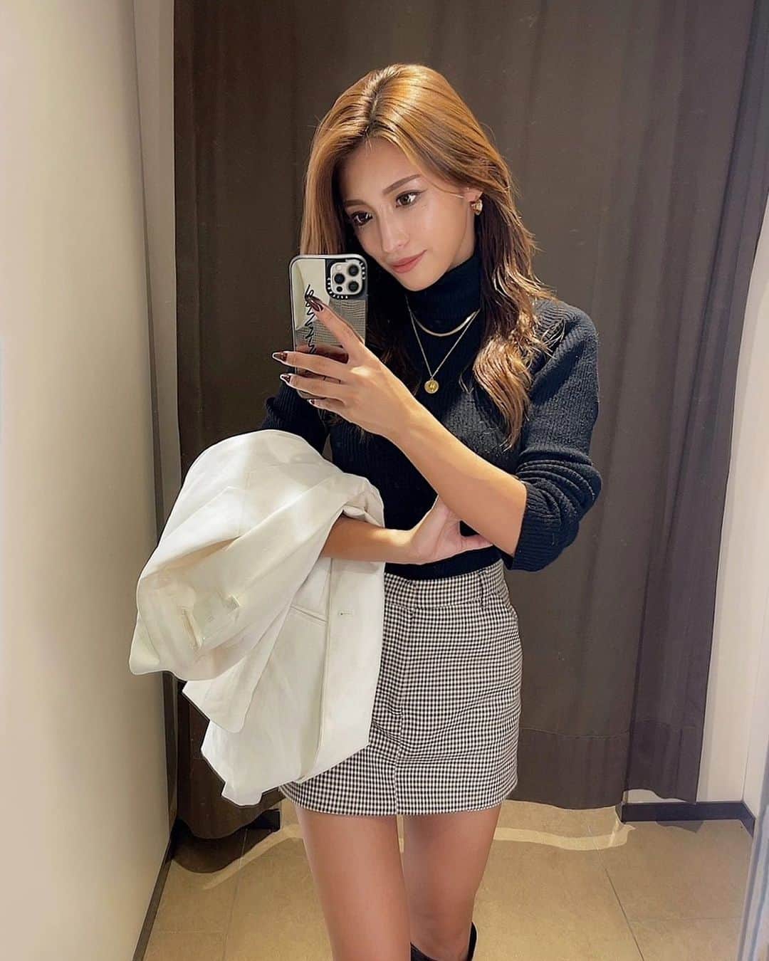 MIWAのインスタグラム：「#outfit 🤎 ㅤㅤㅤㅤㅤㅤㅤㅤㅤㅤㅤㅤㅤ  数年前にZARAで買った スコショー少し痩せてから 最近めちゃ履くようになった😂♡ やはり痩せるってモチベも上がるし 好きな服が着れるから幸せ🙂/// ㅤㅤㅤㅤㅤㅤㅤㅤㅤㅤㅤㅤㅤ ㅤㅤㅤㅤㅤㅤㅤㅤㅤㅤㅤㅤㅤ と言いながらも停滞期みたいので すこし緩んでしまってる最近💭 漢方はしっかり炭水化物食べる前に 実家でも毎日飲んでるよん🔥✌🏽 ㅤㅤㅤㅤㅤㅤㅤㅤㅤㅤㅤㅤㅤ ㅤㅤㅤㅤㅤㅤㅤㅤㅤㅤㅤㅤㅤ ダイエットしてる人一緒に頑張ろうね！ 体重も大事だけど見た目重視❤️‍🔥 ㅤㅤㅤㅤㅤㅤㅤㅤㅤㅤㅤㅤㅤ ㅤㅤㅤㅤㅤㅤㅤㅤㅤㅤㅤㅤㅤ #diet#ダイエット#漢方#🐷 #fashion#ootd#ZARA#hm  #プチプラコーデ#秋服コーデ  #アプリでケース歪むwww」