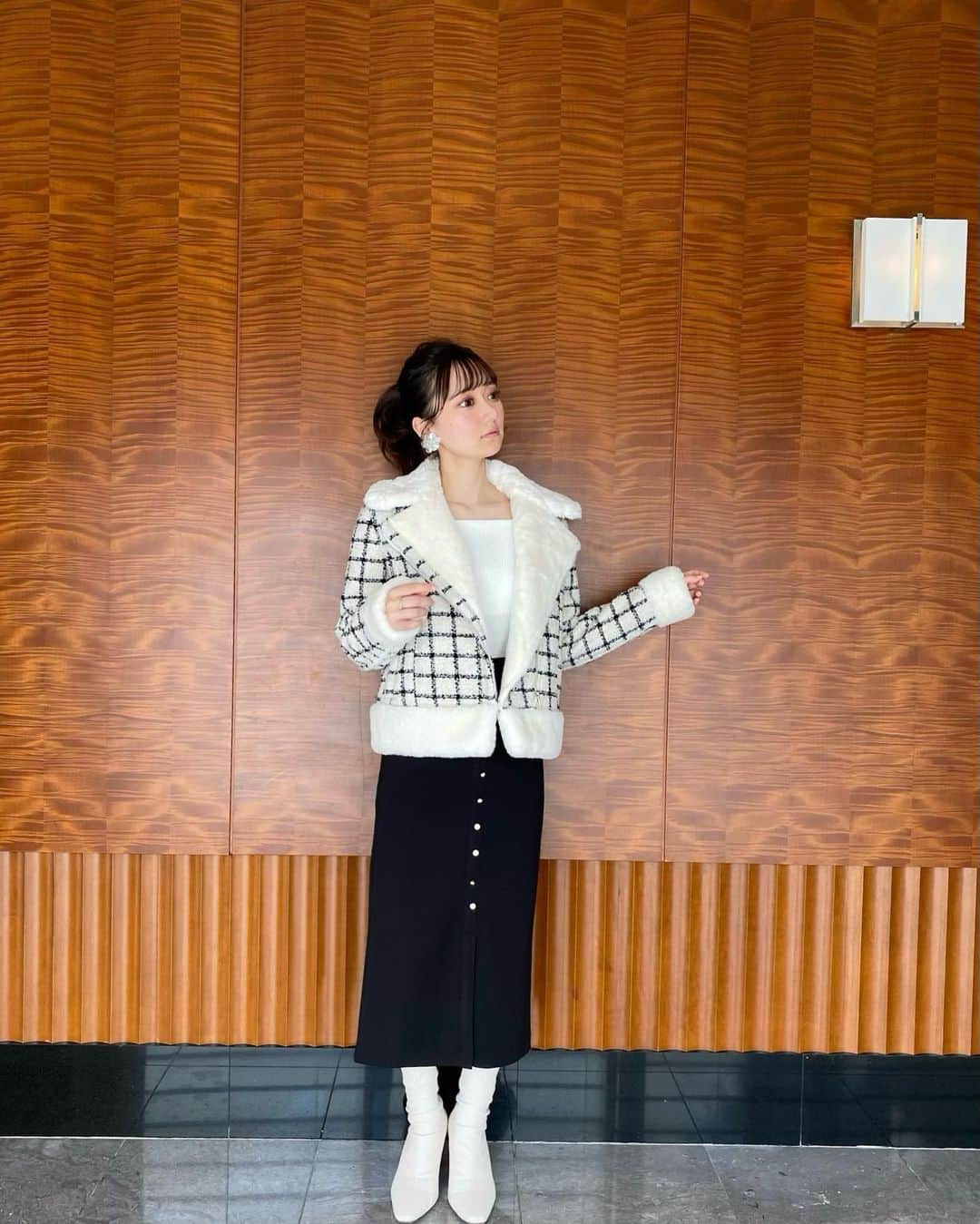 石綿日向子さんのインスタグラム写真 - (石綿日向子Instagram)「🇰🇷💐🌙 店員さんに負けないくらいMIIAのお洋服について詳しくなってきましたー笑🙌 コート本日発売ですいらっしゃいませ〜🙌 @miia_official #皆さまは何のバイトしてましたか？」10月8日 21時17分 - hinako_ishiwata