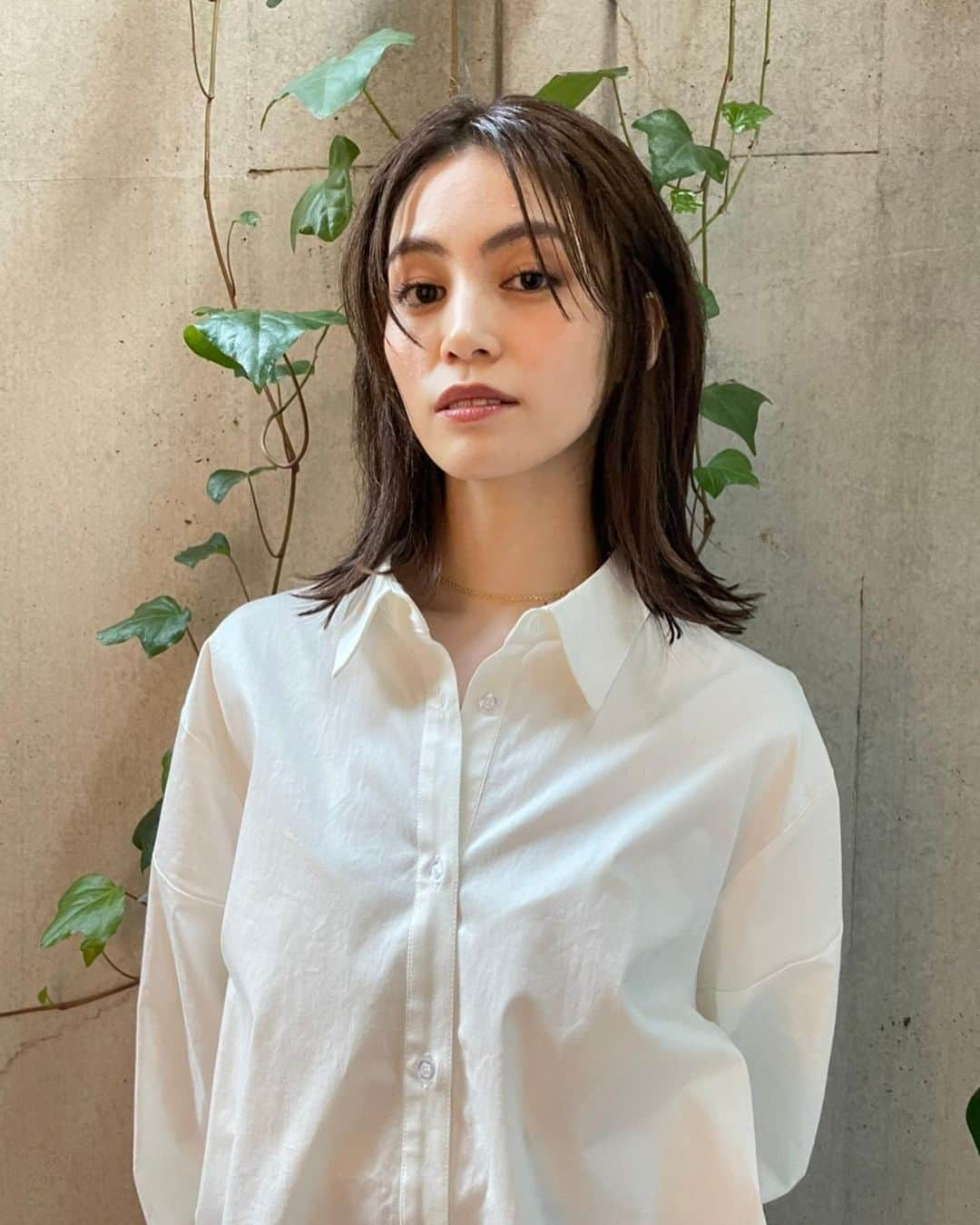 楓さんのインスタグラム写真 - (楓Instagram)「CanCamの企画で バッサリとヘアカットしました✂️  どうですか💇‍♀️？ 久々のミディアムで 私はまだドキドキしてます。  CanCamのYouTubeでは イメチェン動画ものっているので 皆さんそちらも是非チェックしてくださいね😌🌿」10月8日 21時22分 - kaede_