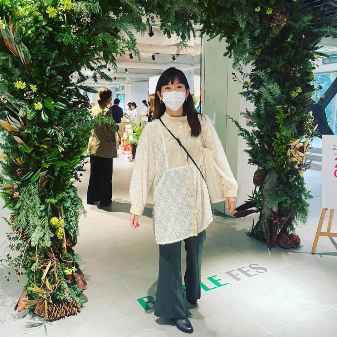 大村彩子さんのインスタグラム写真 - (大村彩子Instagram)「先日、小橋めぐみさん(@megumikok )とbioplefesへ♪ 腸を整える大事さを改めて。 この冬は腸を整えて、 温めて巡らせて、 Happyに過ごせたら良いな。  コスメも安心して使えて、 綺麗な色のものがたくさん出てきてすごいなぁ楽しいなぁ♡  #bioplefes  #腸活#巡り#学び #知るって楽しい」10月8日 21時47分 - ayako_omura