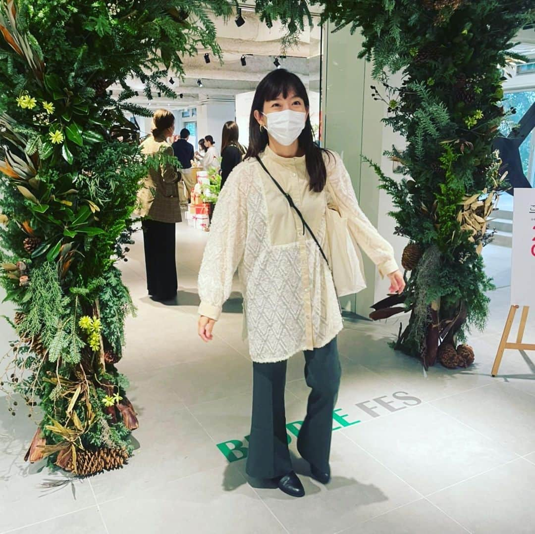 大村彩子さんのインスタグラム写真 - (大村彩子Instagram)「先日、小橋めぐみさん(@megumikok )とbioplefesへ♪ 腸を整える大事さを改めて。 この冬は腸を整えて、 温めて巡らせて、 Happyに過ごせたら良いな。  コスメも安心して使えて、 綺麗な色のものがたくさん出てきてすごいなぁ楽しいなぁ♡  #bioplefes  #腸活#巡り#学び #知るって楽しい」10月8日 21時47分 - ayako_omura