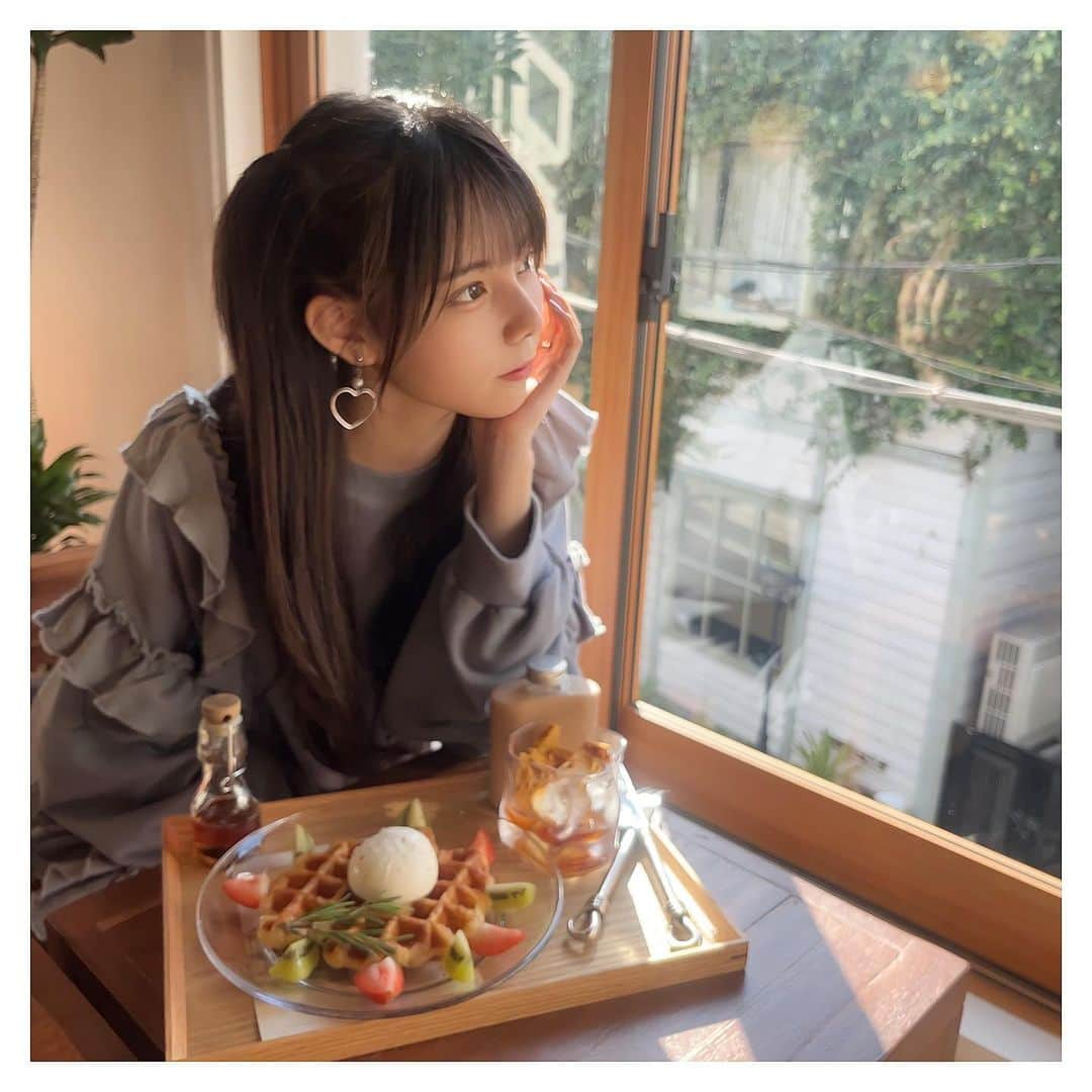 大森莉緒さんのインスタグラム写真 - (大森莉緒Instagram)「・ ・ カフェ巡り〜〜☕️💞  クロッフル×ブッラータチーズ めちゃめちゃ合ってて、美味しすぎた、、😭✨  ダルゴナミルクティーも美味しかったなぁ💭  また絶対行こーっと🥰 ・ ・  #大森莉緒 #おーりお #おりおんず  #おりおの食  #カフェ巡り  #韓国カフェ #原宿カフェ #クロッフル  #ブッラータチーズ  #ダルゴナ #ミルクティー #muunseoul #cafe  #sweet  #instagood #instafood #instapic #good  #음스타그램 #맛집 #음식 #푸드 #좋아요」10月8日 21時47分 - rio.ohmori