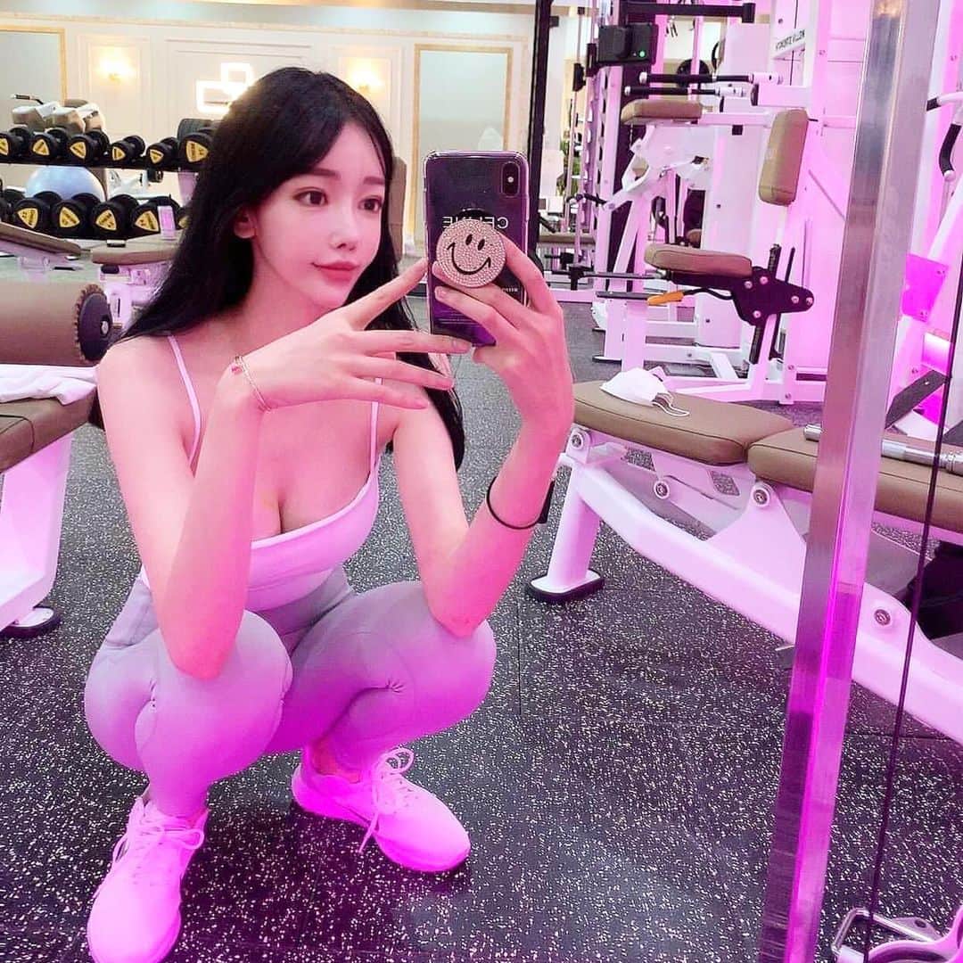 BodyON Koreaさんのインスタグラム写真 - (BodyON KoreaInstagram)「🔥생각과 삶이 멋진 #운동 피플들을 @바디온코리아는 항상 응원합니다!👏 | | @xinaxp 👍😎💕 | | 💌자신 or 주변 지인 중에 짐패션 핫피플 계시면 DM 보내주세요 👍 | | #yogapractice #요가강사 #diet  #운동녀 #girl #selfie #홈트 #ootd #운동복 #셀피 #일상 #거울샷#instagood #브라탑 #healthy #헬스 #fitness #얼짱 #몸짱 #body #운스타그램 #바디스타그램 #유지어터  #다이어터 #필라테스복 #pilatesinstructor #pilates #운동하는여자 #헬린이」10月8日 22時10分 - bodyonkorea