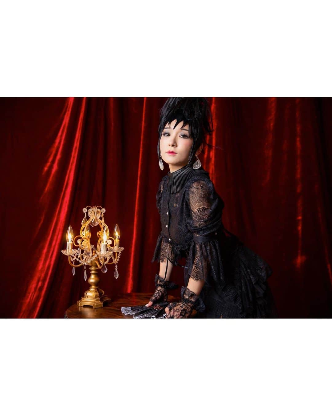 加護亜依さんのインスタグラム写真 - (加護亜依Instagram)「ゴスロリぼん🖤 みんなは、ハロウィン何するー？？  photographer : @keiichinitta hair&make : @noboruok stylist : @takuto_satoyama graphicdesigner / retoucher : @yuji.hatakeyama」10月8日 22時30分 - ai.1988kg