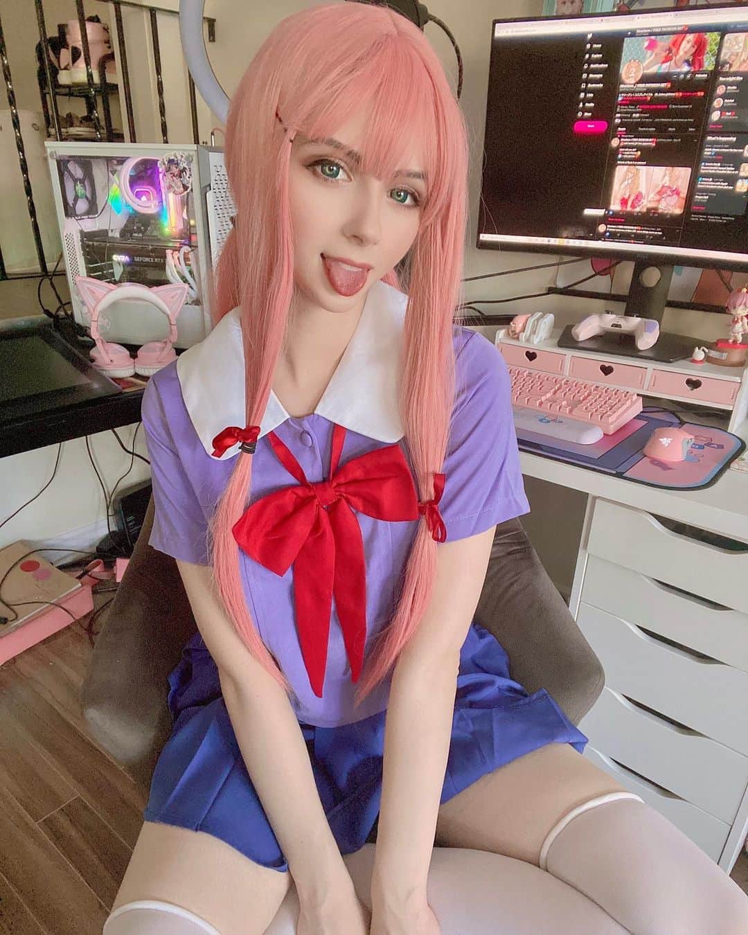 のインスタグラム：「😋 pink hair is so cute! 💗 What are you doing at Halloween? 🤔💗  ... Honestly... I will probably just be in my house. 😂  #cosplaygirl #yunogasai #pinkhair #gaming #animegirl」