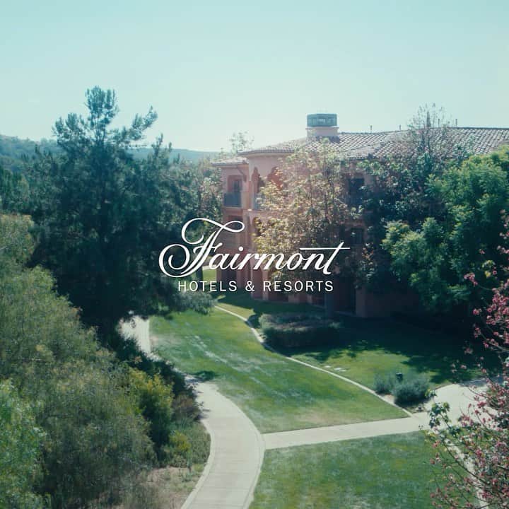 スーザン・サランドンのインスタグラム：「As @CleoWade writes #ThatFairmontFeeling, I find myself connecting to her words as they run through the properties of @fairmonthotels, showcasing grandeur and awe wrapped in comfort.」