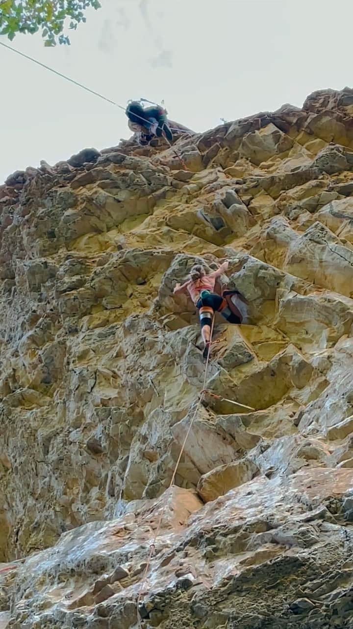 エミリー・ハリントンのインスタグラム：「The meat of the route 😍 The try hard was real up there! Happy to put this one down relatively quickly and really test my mental game. I struggled with the motivation to commit and stick to a project all season but in the end I’m so glad I did. Thanks again for the epic support and cheers @etteloc @kelseyseeks @walldancer ❤️❤️❤️ // @thenorthface // @lasportivana // @petzl_official //」
