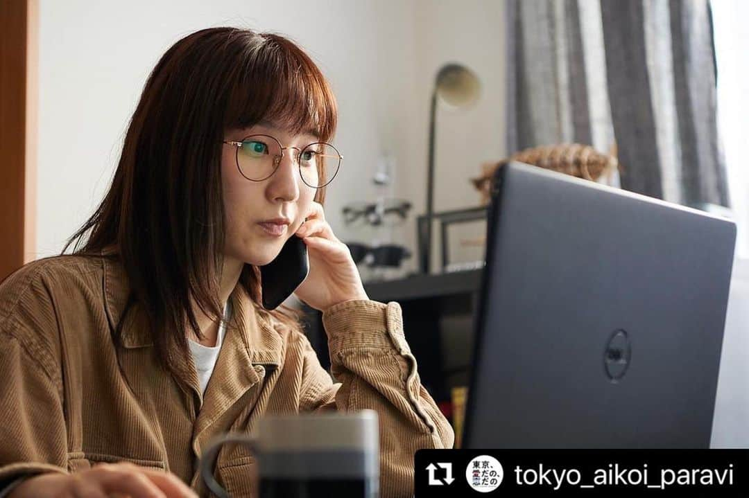 ファーストサマーウイカさんのインスタグラム写真 - (ファーストサマーウイカInstagram)「#Repost @tokyo_aikoi_paravi with @make_repost ・・・ 明日は第6話『東京alone』配信🗼  かえ(松本まりか)の会社の仕事を請け負うWebデザイナー・大森すみれ(ファーストサマーウイカ)は、東京で独り身を謳歌する30歳。とにかく煩わしい人付き合いが苦手で、仕事上のやり取りもいつもぶっきらぼう。それだけに、かえを困惑させることもしばしばだった。そんなある日、すみれはふとしたことで怪我を負い、入院を余儀なくされる。同室の患者に見舞客が来る中、孤独な入院生活に不便や寂しさを感じ始めるすみれ。退院が決まっても、ひとりで荷造りするのもままならず困っているところに、連絡が取れないすみれを心配したかえが駆け付け…。  #東京愛だの恋だの　#だのだの @tokyo_aikoi_paravi @marika_matsumoto @matsumoto_marika.mg @kmaiguma  @yuki_kaji_official @hayate_ichinose_official @f_s_uika  #独占配信 #ドラマ #恋愛 #Paravi #パラビ #Paraviオリジナル #Paravi大放出作戦 #松本まりか #毎熊克哉 #梶裕貴 #一ノ瀬颯 #清水葉月 #ファーストサマーウイカ」10月9日 13時30分 - f_s_uika