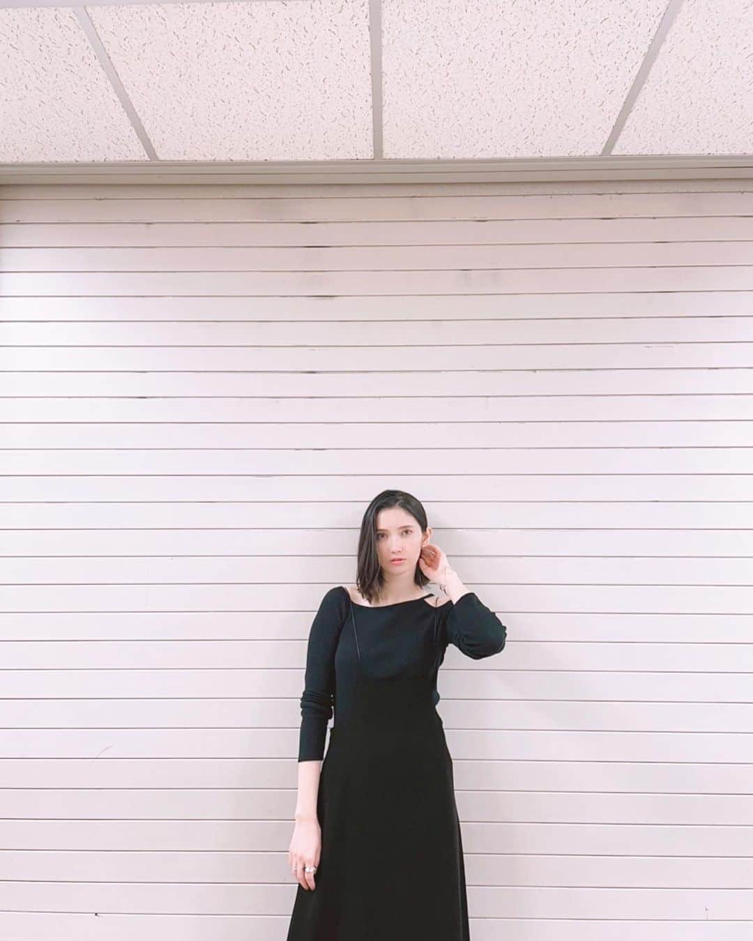 市川紗椰のインスタグラム：「みなさん先日の地震は大丈夫でしたか？夜は特に嫌ですよね…。 ⁡ さて 有吉のお金発見 突撃！カネオくん 地下鉄特集です。 クイズも出してみました。あは。 ⁡ 古武術を紹介する明鏡止水や四国あるある選手権のオンエアもあります。 ⁡ そして今週のTime and tideのゲストはシンガーソングライターの高橋優さん、かけクラのテーマはアートxクラシック。 もし良かったら。 NHK「有吉のお金発見突撃！カネオくん」 10月9日　20:15〜 10月11日　23:35〜　(再放送) ⁡ BSプレミアム「明鏡止水〜武のKAMIWAZA〜幕末の剣術・躰道」 10月9日　22:30〜 BS1「四国あるある選手権」 10月11日　24:10〜　 J-WAVE「ORIENT STAR TIME AND TIDE」  @jwavetimeandtide ←カニポ祭り 毎土曜21:00〜 NHKFM「×（かける）クラシック」 毎日曜14:00〜 毎月曜7:25〜(再放送) ⁡ カネオくんの衣装は #トップス @sly_official ＃スカート @enfold_official ＃ピアス ＠masaejewelry  ＠e.m.portrait ＃リング ＠mex_handmade ＠sympathy_of_soul_style ＠e.m.portrait ＃バングル ＠e.m.portrait ＃ シューズ ＠nebulonie.japan ⁡ です。ヽ( ･肉･ )ゝ 長々と失礼しました。」