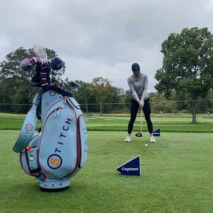 ジェイ・マリー・グリーンのインスタグラム：「Not sure which is cooler…. The sound of my driver echoing or the color of my @stitchgolf bag!!」