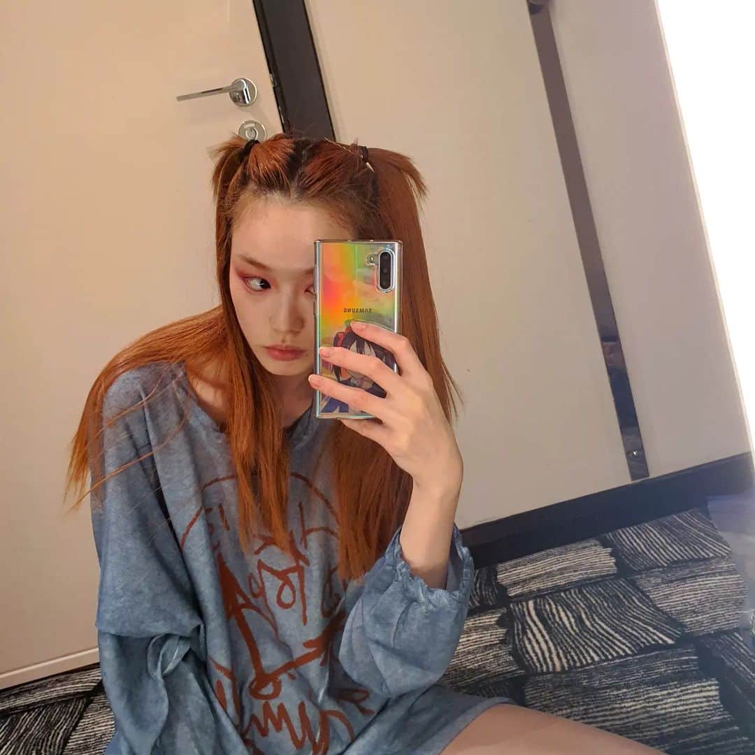フェルナンダ・リーさんのインスタグラム写真 - (フェルナンダ・リーInstagram)「New #ferntube video❣⁣⁣ How to maintain coloured hair; what products I use; and how to diy colour conditioner!⁣ And also thinking about what I can potentially film while I'm in London⁣⁣ ⁣⁣ Linky link below or through my profile⁣⁣ https://youtu.be/7t1jJV2VnKY」10月9日 6時49分 - warukatta