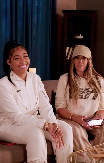 ジョーディン・ウッズのインスタグラム：「Y'all know when @elizabethwoods and I start talking you can't get us to stop. We're getting into the results of our DNA tests, and sharing family stories. Have you been thinking about doing a DNA test? Let me know in the comments ⬇️」