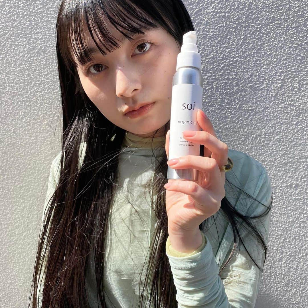 ELICA COLLECTIONのインスタグラム：「Soioil ソイオイルはシンプルなスタイルにもおすすめ😀  @soi_haircare  #ボブパーマ  #抜け感 #透明感 #ヘアケア #ヘアバーム  #ショート #シアバター #濡れ感 #soi #elica #ミツロウ #ナチュラルバーム #カジュアル #soioil #soibalm #アットコスメ #ヘアオイル  #ヘアワックス  #hairoil  Amazon  アットコスメストアにて販売中！」