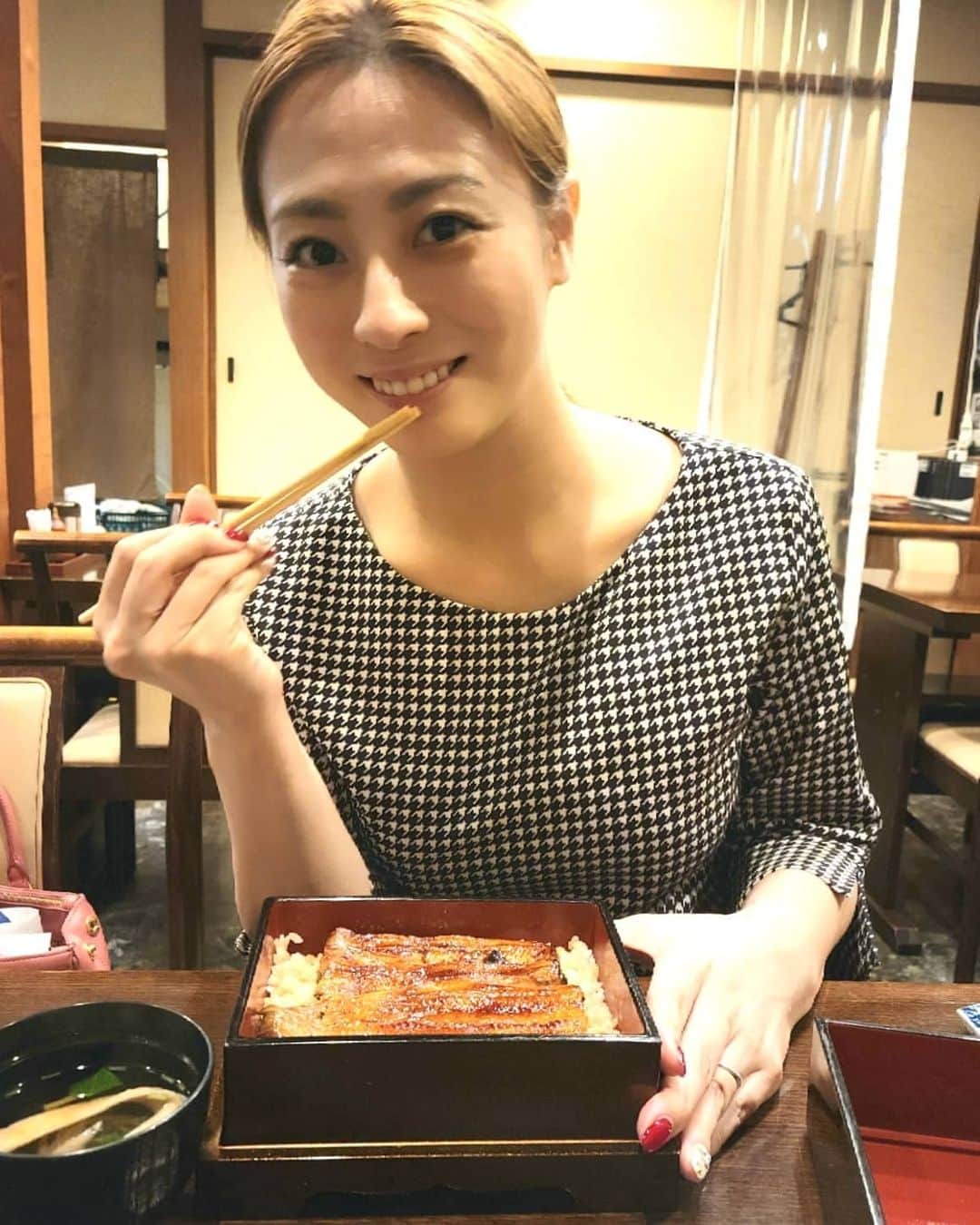 小野友葵子さんのインスタグラム写真 小野友葵子instagram 親方とうなぎを食べに行きました 両国の千代福さん 久々に伺いましたが やっぱり美味しい お知らせ 21 10 30 土 小野友葵子プロデュースコンサート Begli Amici21 愛