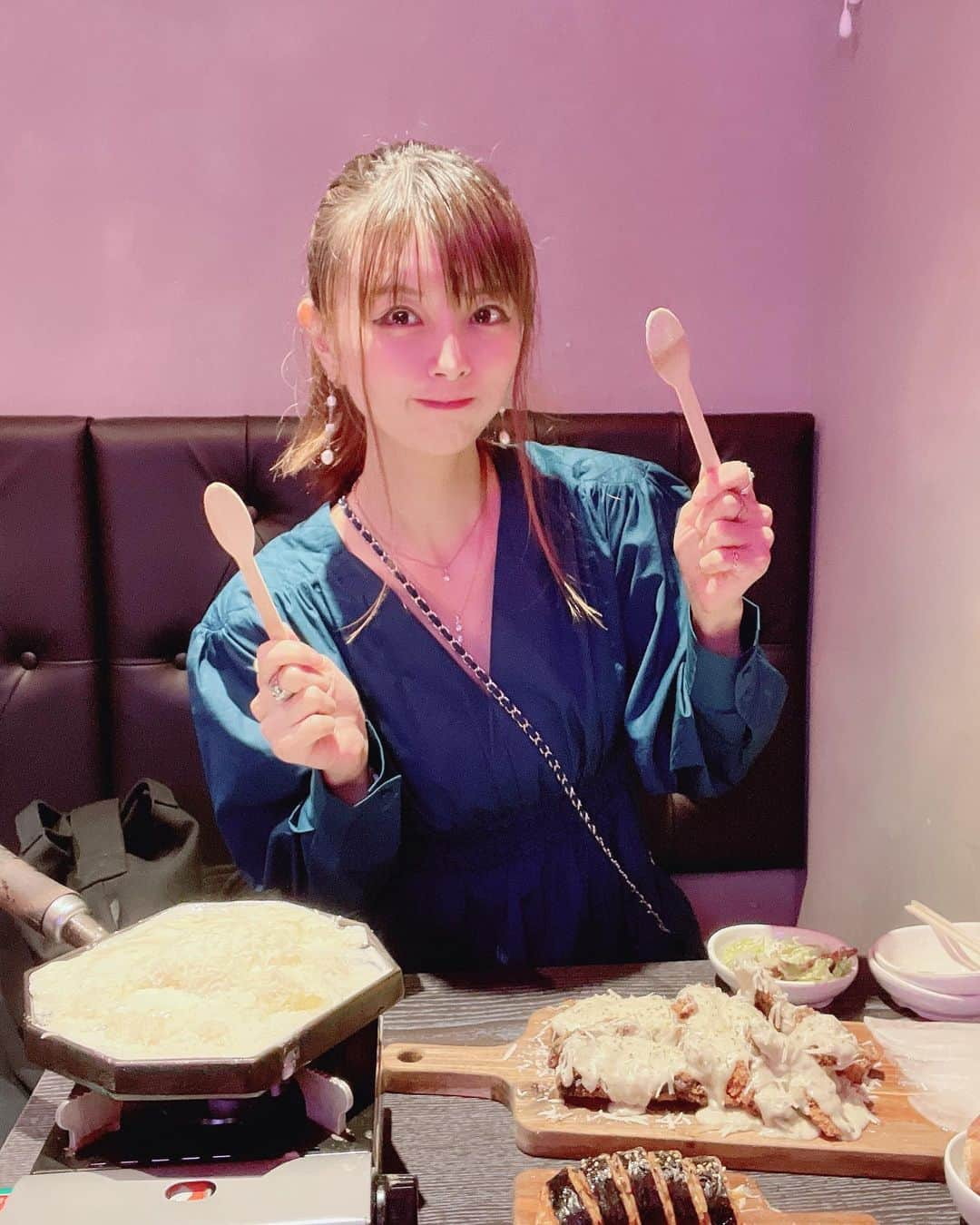 satomiさんのインスタグラム写真 - (satomiInstagram)「🤍🚶‍♀️ ・ 新大久保【コルモク食堂】dinner🍽 念願のスノーウィシュリンプ🍤 ・ コスパ最強のコルモクセット😎 何人で食べても税込2970円💰 ・ 美味しかったし色々語れて楽しかった〜🤤 絶賛ハマり中の韓国料理！ 新大久保開拓したいなー🤍🤍 ・ オススメあったら教えてください🙇‍♀️ ・  @gorumoku  #新大久保  #新大久保グルメ  #新大久保ランチ　 #新宿グルメ　　 #韓国料理　 #スノーウィシュリンプ #コルモク食堂  #ソウル市場  #韓流ドラマ  #bts #niziu」10月9日 10時16分 - saatoomii47