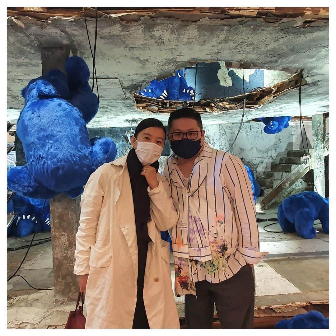 のインスタグラム：「하우스도산에서 윤기대표랑~💙 . #gentlemonsterxykjeong #KIMHEEAE #김희애 @yg_stage」