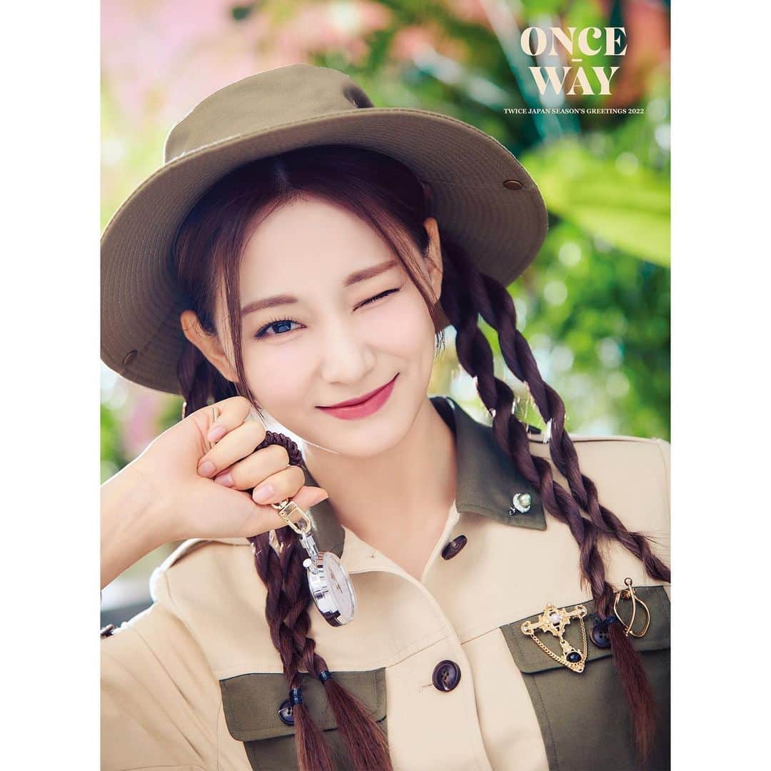 のインスタグラム：「TWICE JAPAN SEASON’S GREETINGS 2022 “ONCE-WAY” PRE-ORDER 10.04(月) 12:00～10.31(日) 23:59  Teaser TZUYU  詳細はこちら https://twicejapan.com/news/detail/853  #TWICE #ONCE_WAY  #🐶」