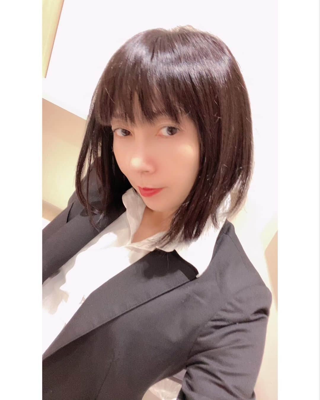 井川ちさと（新尾きり子）のインスタグラム：「Lumière douce 🐑 Que tous les moments heureux de ta vie t’appartiennent aujourd’hui, demain et toujours❇️ En te souhaitant tout le bonheur possible pour ton anniversaire❇️  優しい光 🐑  人生のすべての幸せな瞬間が、今日にも明日にも、そしてこれからの毎日にも存在しますように❇️ これ以上ない幸せが訪れますように❇️」