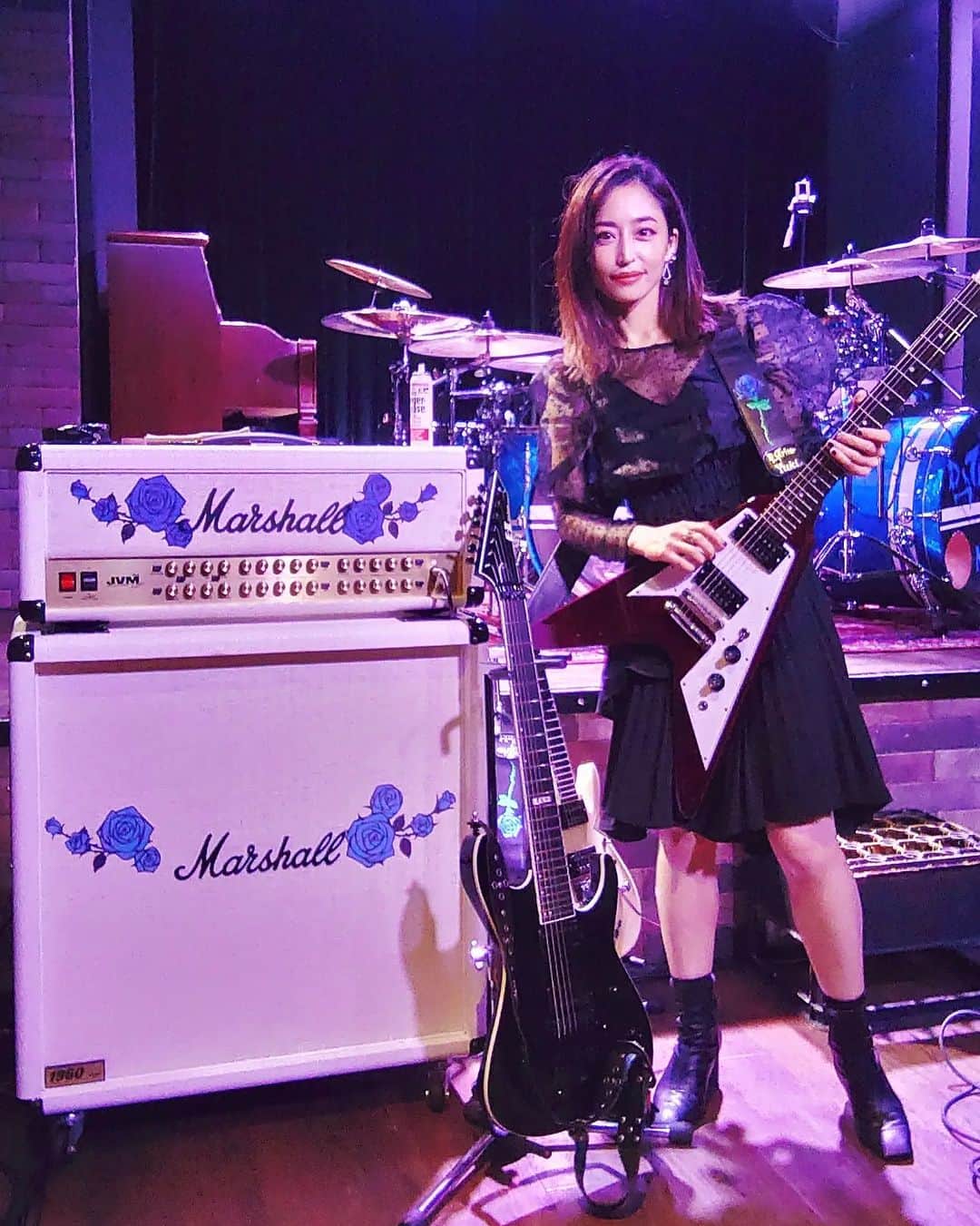のインスタグラム：「Thank you for coming to the gig in Yokohama!!  D_Driveのフロアライブ1日目 新横浜Strageにご来場ありがとうございました!!  明日もStrageでフロアライブさせてもらいます！ たっぷりと生の音を楽しんでください🎸  Guitar @espguitarsjapan  Amp @marshallamps_uk  Guitar prosessor @boss_jpn」