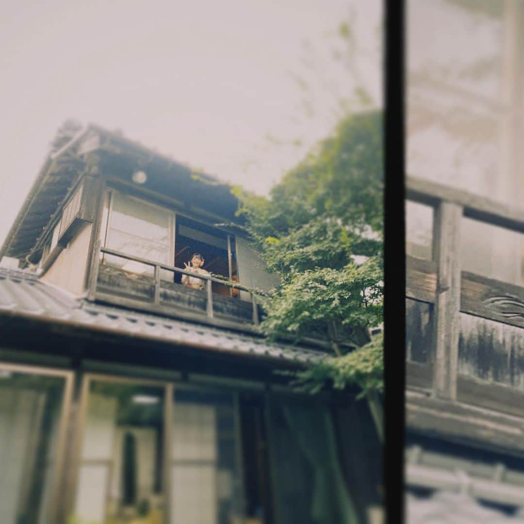 中川可菜さんのインスタグラム写真 - (中川可菜Instagram)「#オフショット 👘🏠✌️  @kimonohearts_koho  #kimonohearts #キモノハーツ  #振袖 #着物 #袴 #成人式 #卒業式 #furisode #kimono #👘」10月9日 23時59分 - nakagawa_kana