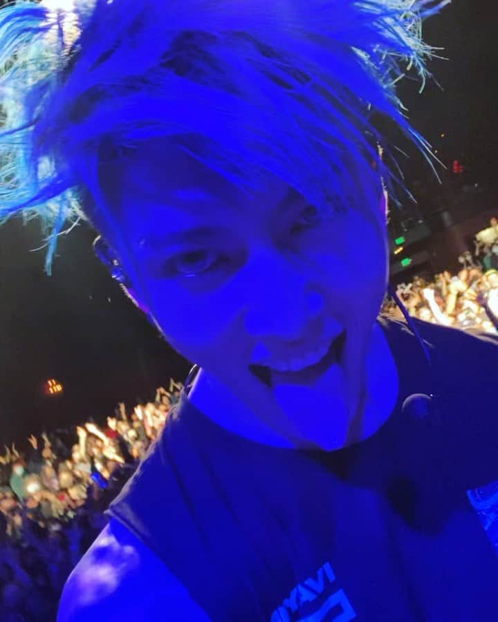 のインスタグラム：「DAY 5, LA!!!!!!!! My 2nd hometown forever. You guys are my family. It was such a special night… Love you all. #MiyaviImaginary」