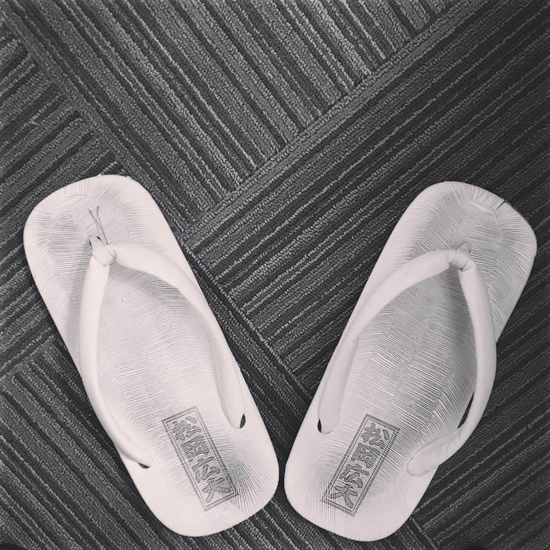 松岡広大のインスタグラム：「NEWSIES 初日を迎え、無事終了しました。有難うございました。 本日からお客様が充実した時間を"劇場"で過ごせますよう 作品に没頭できますよう 皆無事でありますよう 感染対策等、ご協力頂くことは多々御座いますが、初日と千穐楽をこれからまた我々が認識し、迎えられるように、今後も宜しくお願い致します。我々も一層、様々なことに留意しながら上演し続けます。 京本大我が舵取する座組、これから長い航海へ出発です。」