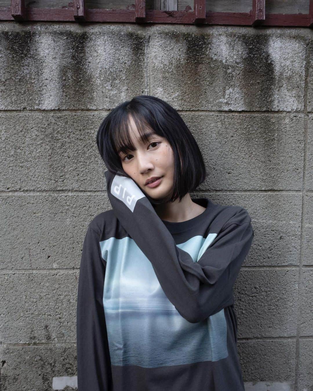 高嶋香帆のインスタグラム：「藤代冥砂さんがされているフォトアパレル「PIP」のロンティを着て写真を撮って頂きました☺️✨  着心地が良くって、可愛いので普段から着倒しております🌊✨  明日から発売されるみたいなので、気になった方はチェックしてみてね🙆‍♀️✨」